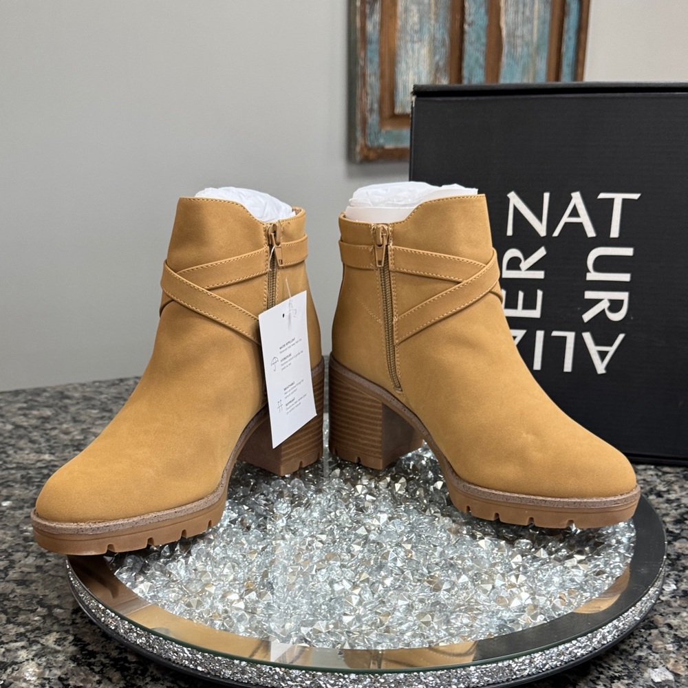 Naturalizer Women's Camel Ankle Booties NEW 8.5W - Picture 9 of 14